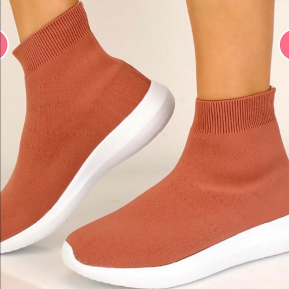 PULL ON SHOES - Picture 3 of 4